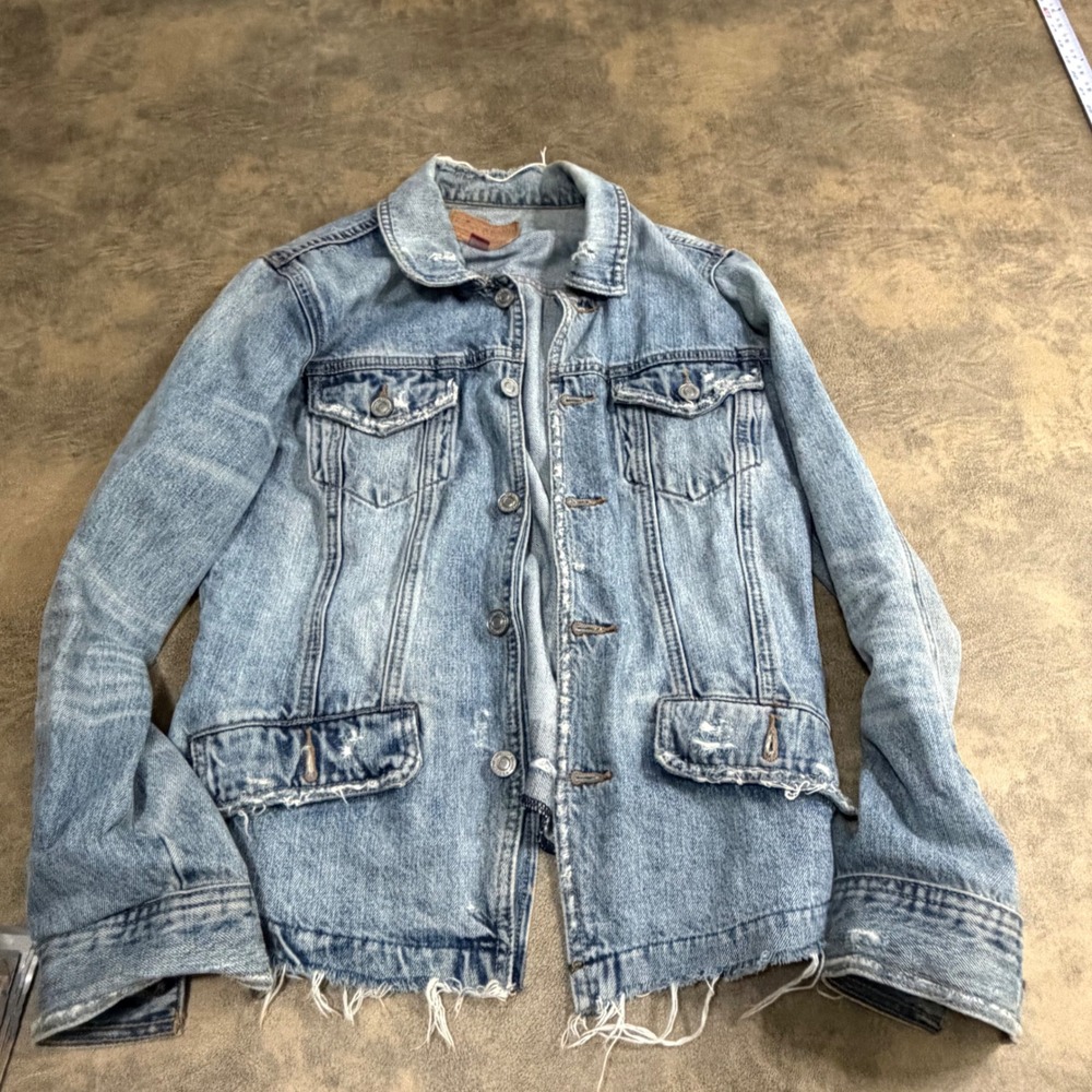Lucky Brand Waisted Trucker Jacket Womens 10 Blue Distressed Frayed Hem Heart